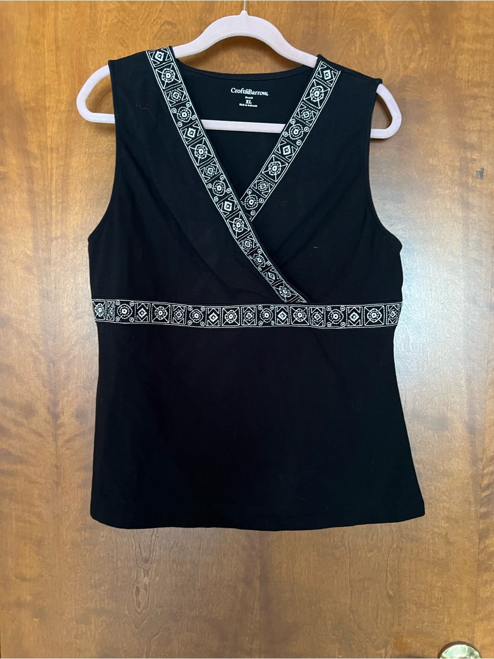 croft & barrow Black Sleeveless V-Neck Tank with White Embroidered Trim